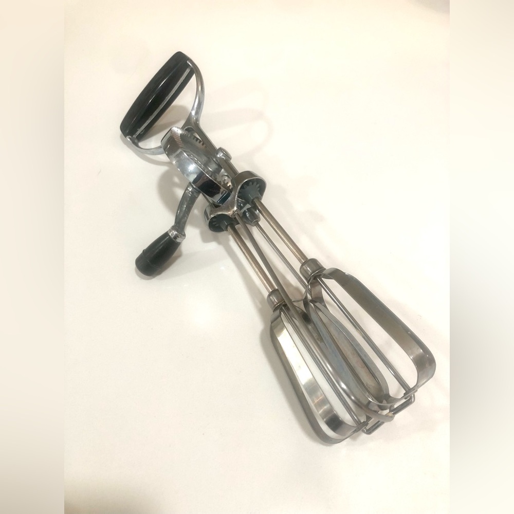 Vintage Handheld Egg Beater
